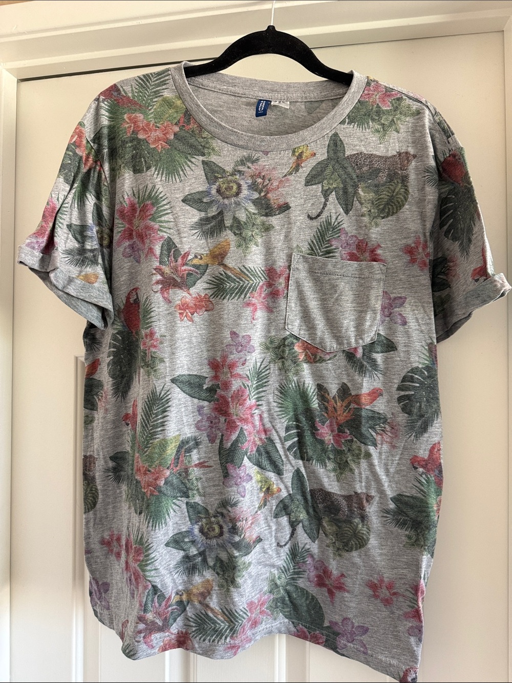 Divided H&M Gray Floral Tropical Pocket Tee